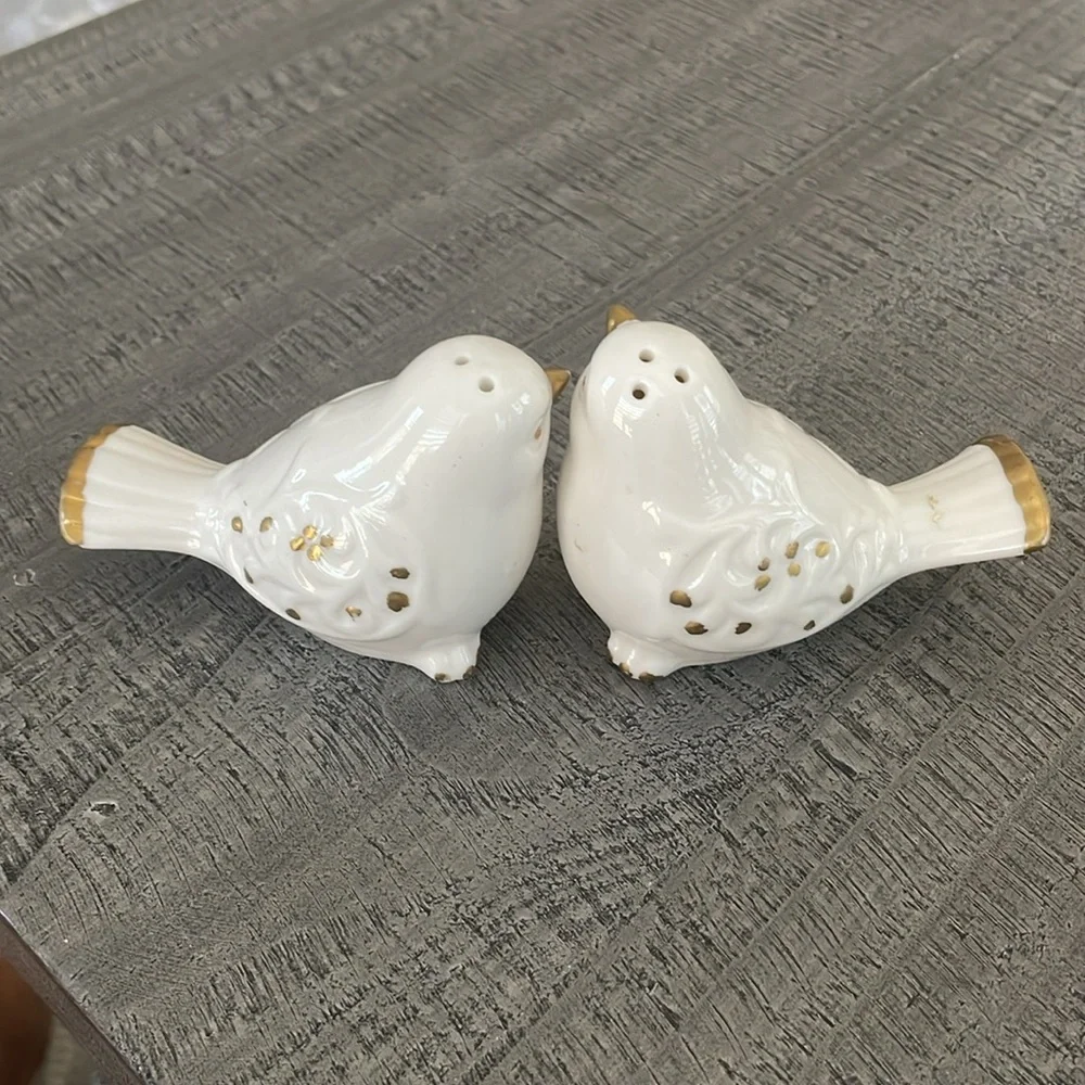 Pier 1 Ceramic White Birds Salt & Pepper Shakers